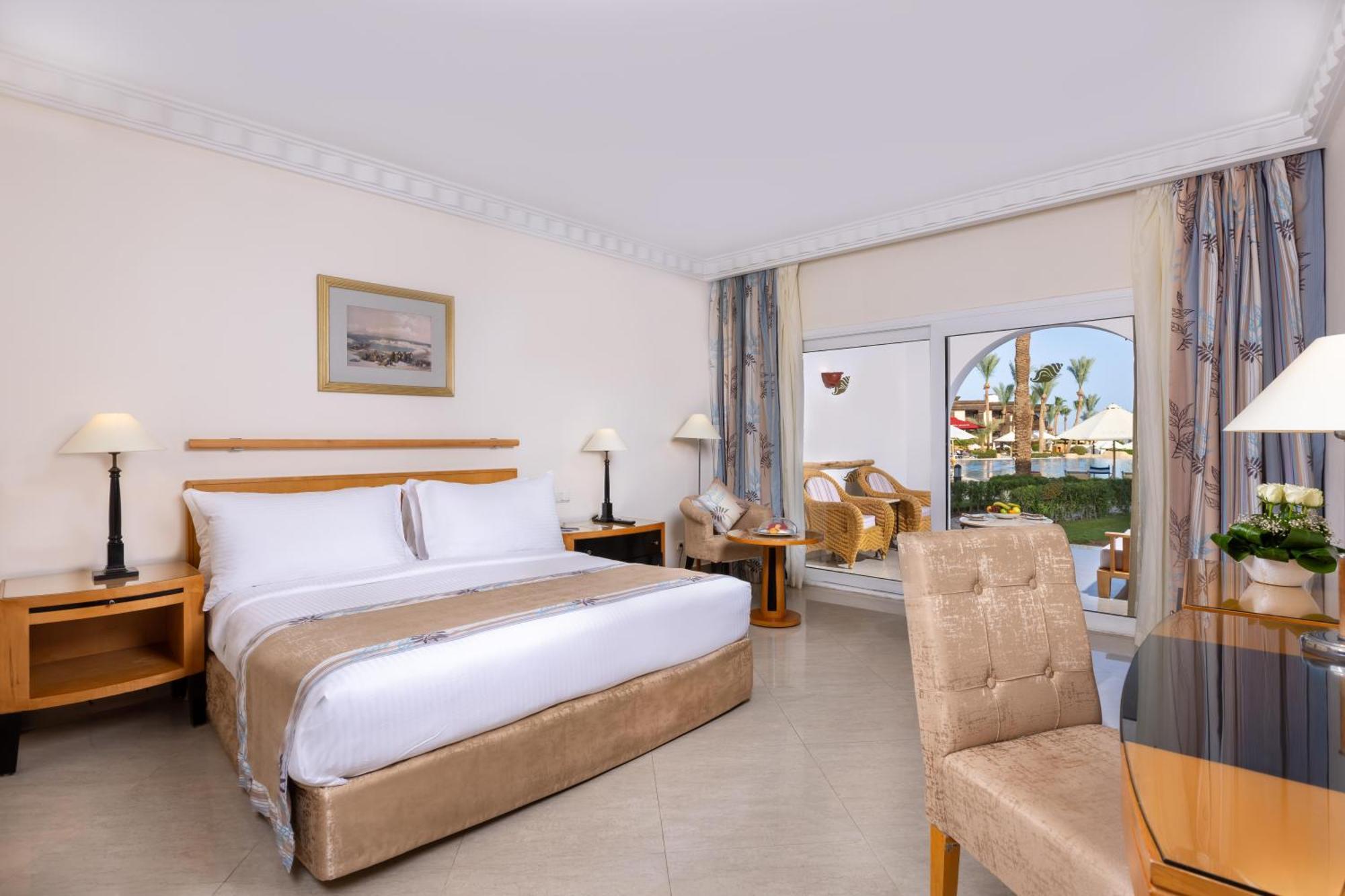 Standard King Room Pool View