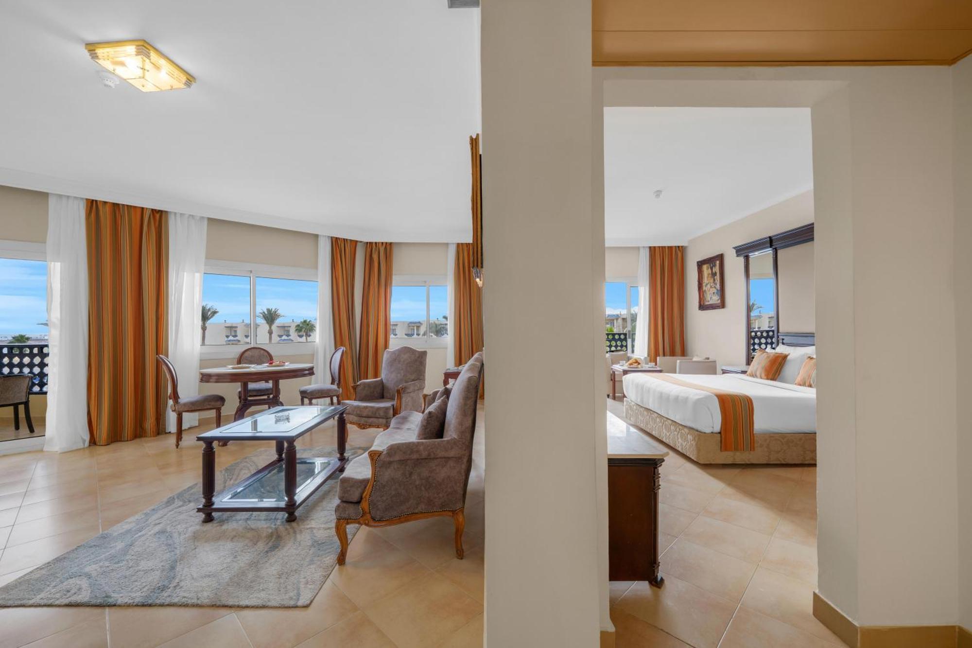Suite Pool View